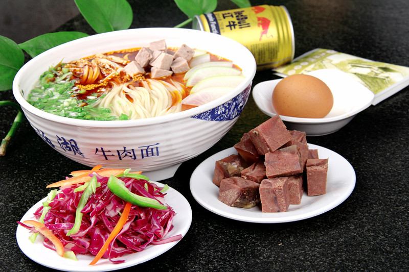 嗨、吃牛肉面嗎？