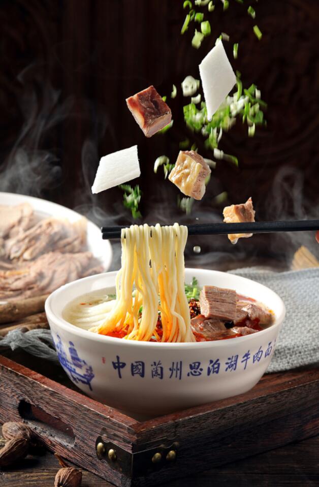 牛肉面如何成為大眾美食的呢？這其中的優(yōu)勢是什么？